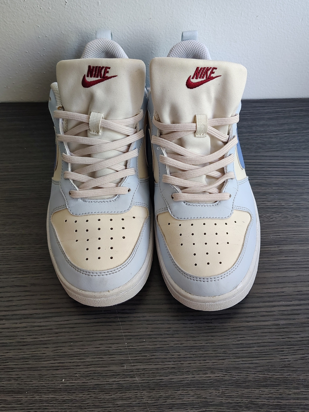 Nike Low-Top Sneakers in Cream & Light Blue